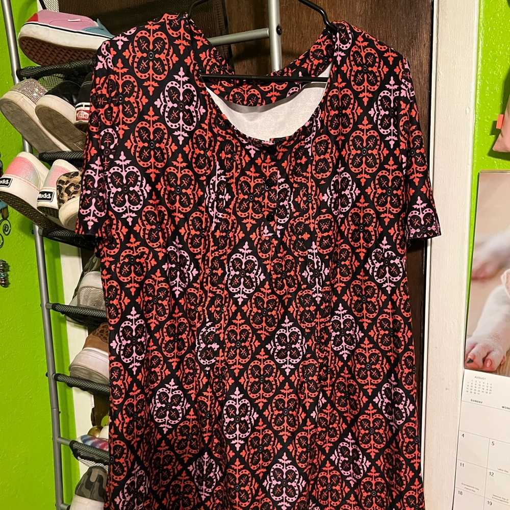 Red pattern short sleeve blouse